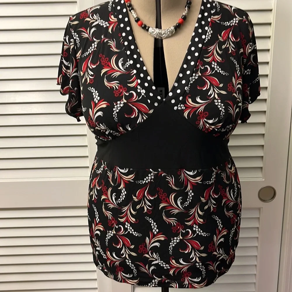 Black, red, and off white Carducci knit tie back top empire waist v-neck size 3X - Picture 2 of 5